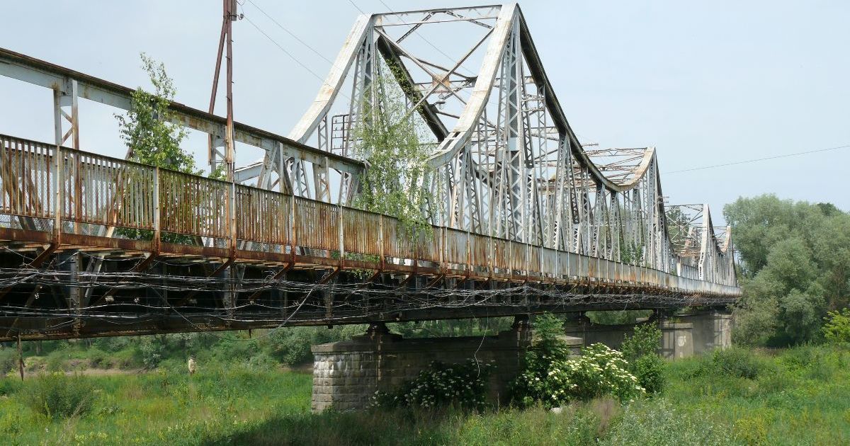 В Умані намагались розібрати міст