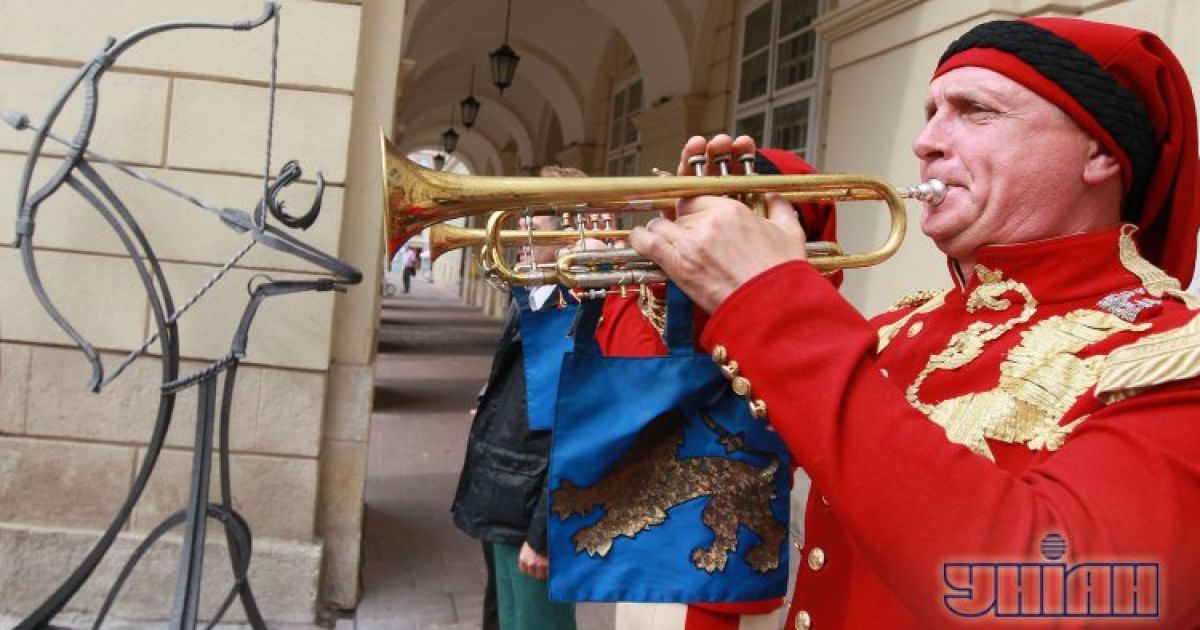 У Львові відкрили пам'ятник лучнику та пам'ятну таблицю