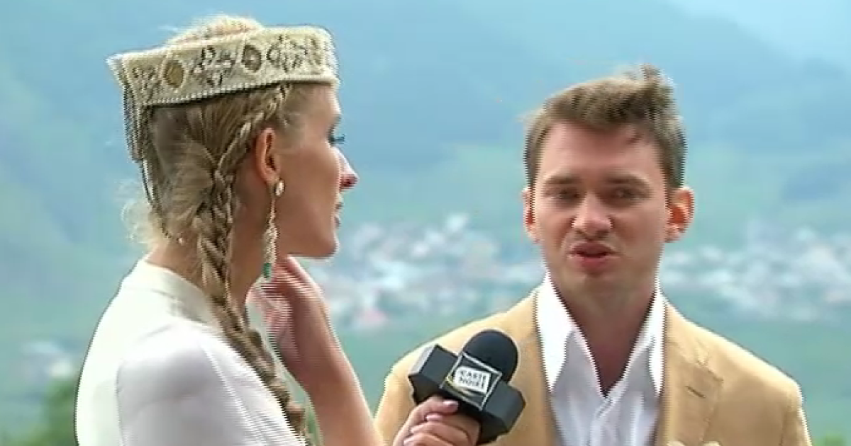 Дікусар інколи бачиться з Білик, проте дружніх стосунків не підтримує