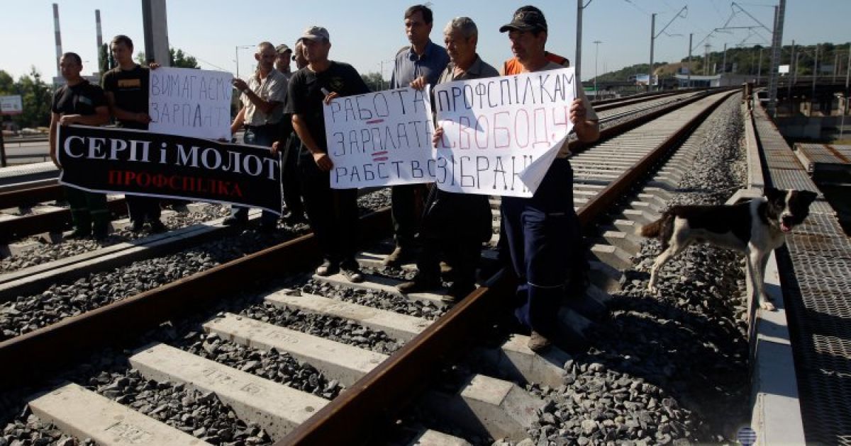Будівельники перекрили міст