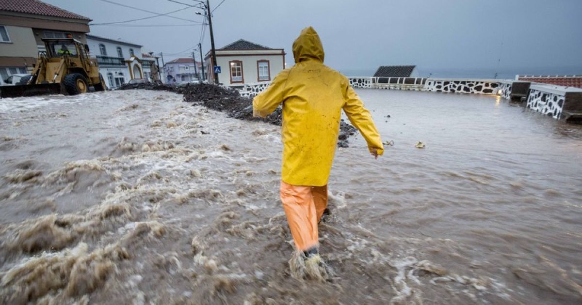Через аномальні дощі загинули 25 осіб