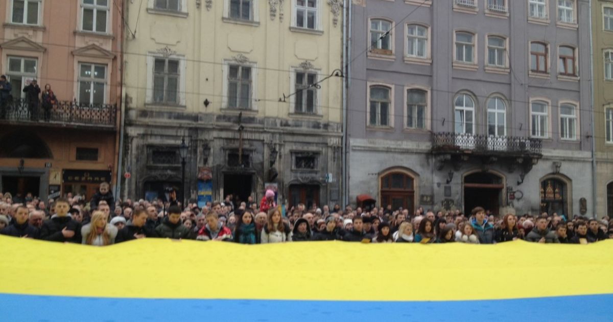 У Львові масово заспівали Гімн України