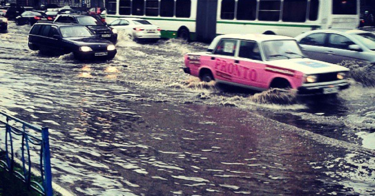 Злива з грозою затопила Москву / © You Tybe