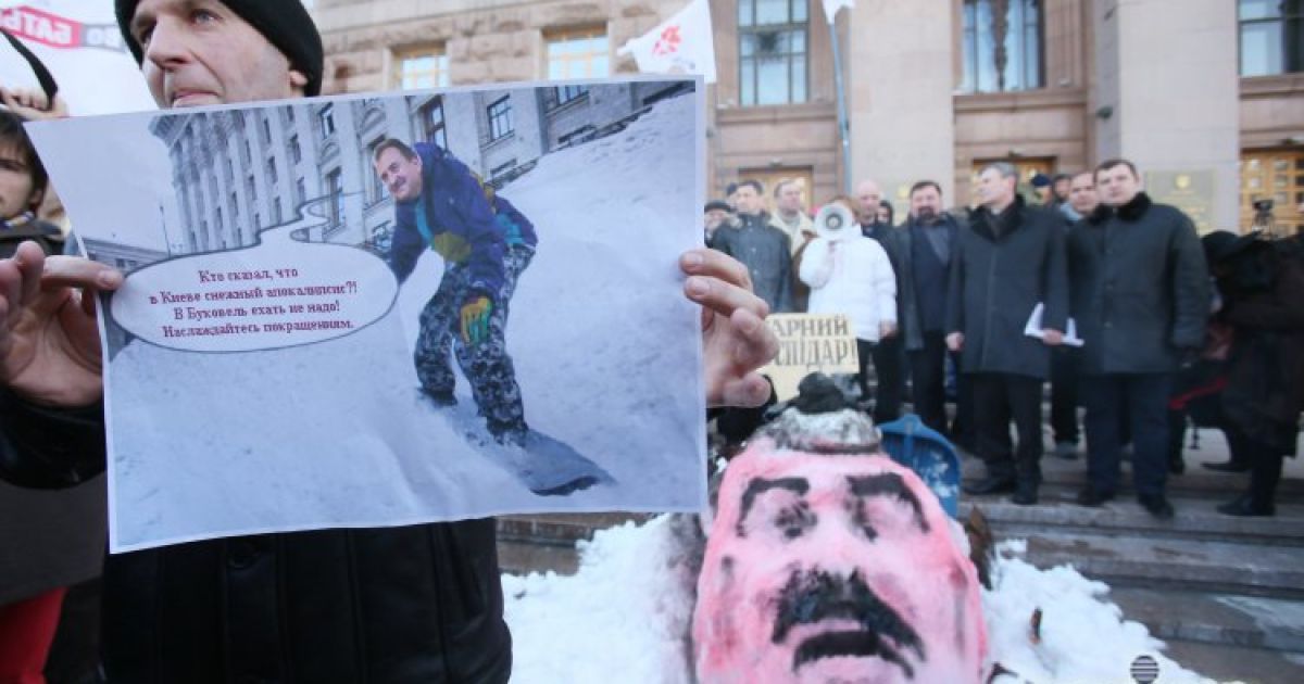 Опозиція спалила сніговика і просто &laquo;гарного госпідара&raquo; Попова / © УНІАН