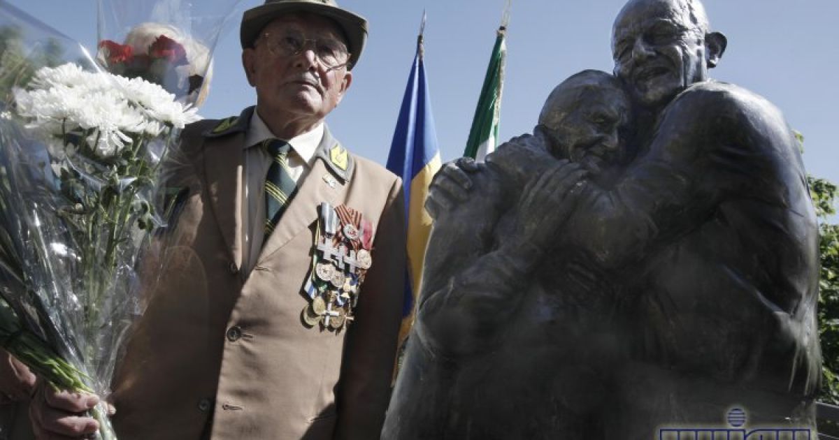 У Києві відкрили пам'ятник любові і вірності "Луїджі і Мокрина"