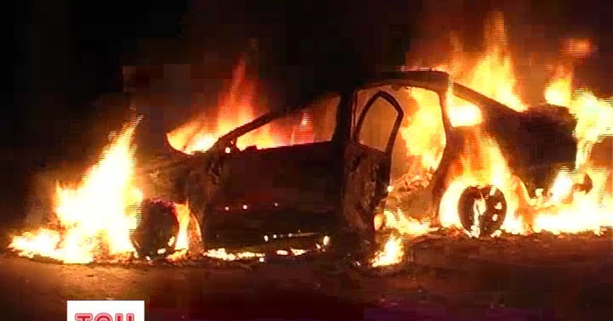 Під Києвом на ходу загорілася іномарка