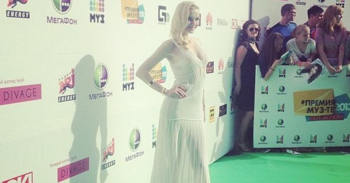 Зірки хизуються нарядами на зеленій доріжці / © Instagram