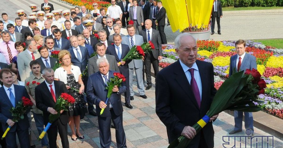 Українські високопосадовці  поклали квіти до пам'ятників Шевченку та Грушевському