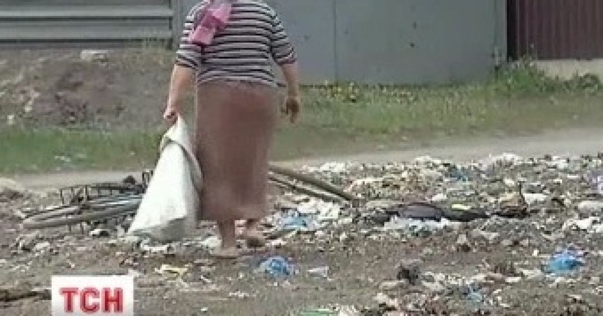 У Донецьку люди змушені жити поряд з тоннами смердючих відходів