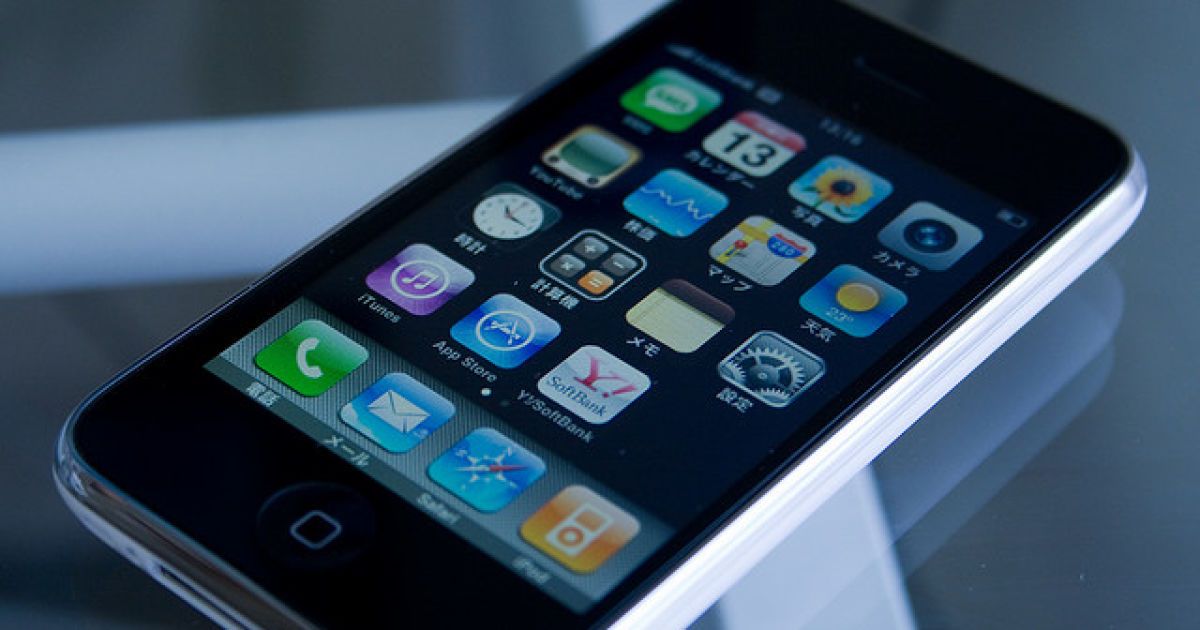 Apple замислилася про великі, дешеві і різнокольорові iPhone