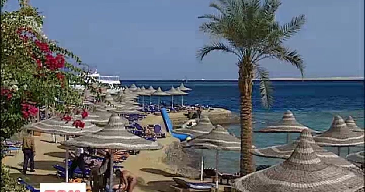 Туристам радять не виходити з готелів.