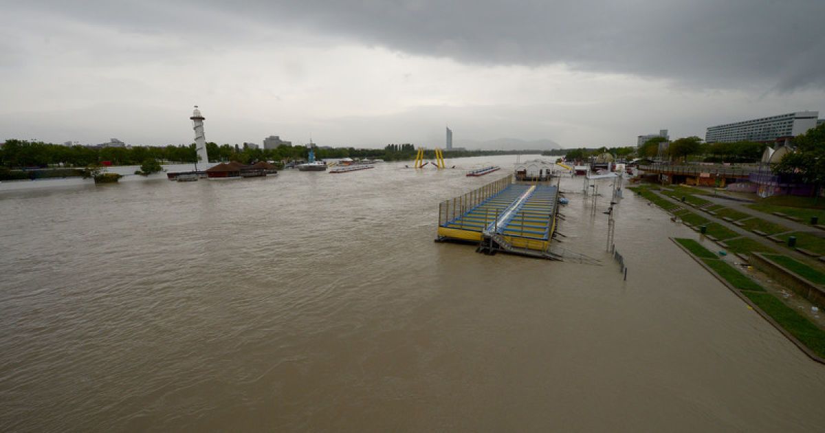Центральна Європа тоне у воді / © Фото EPA/UPG