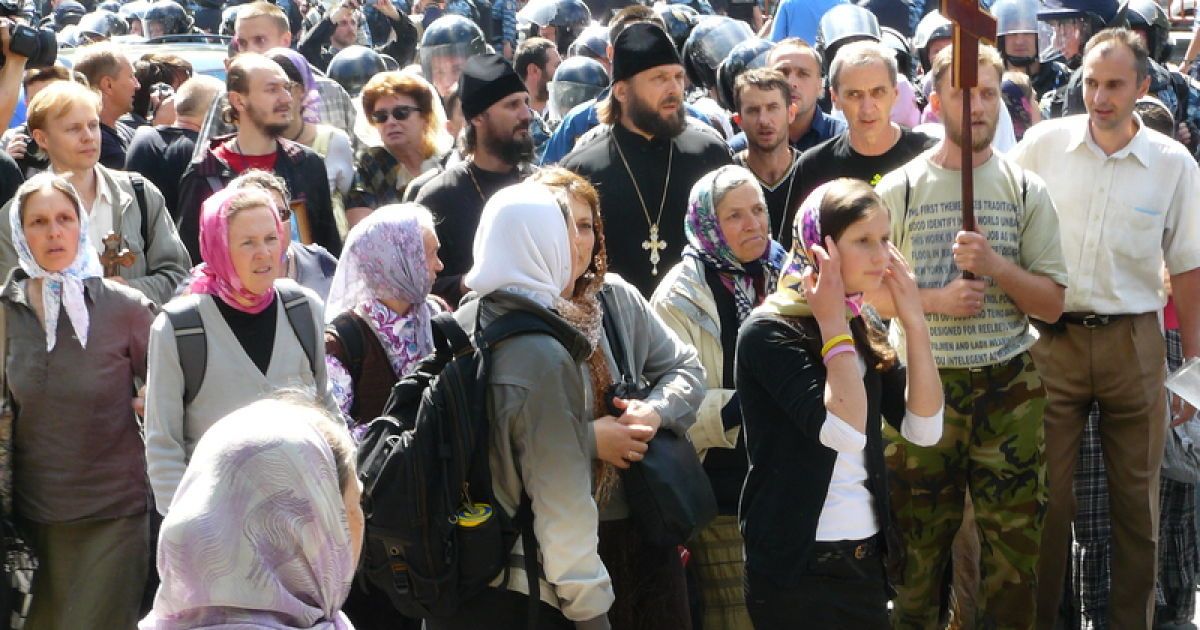 Противники гей-параду усіляко намагалися його зірвати