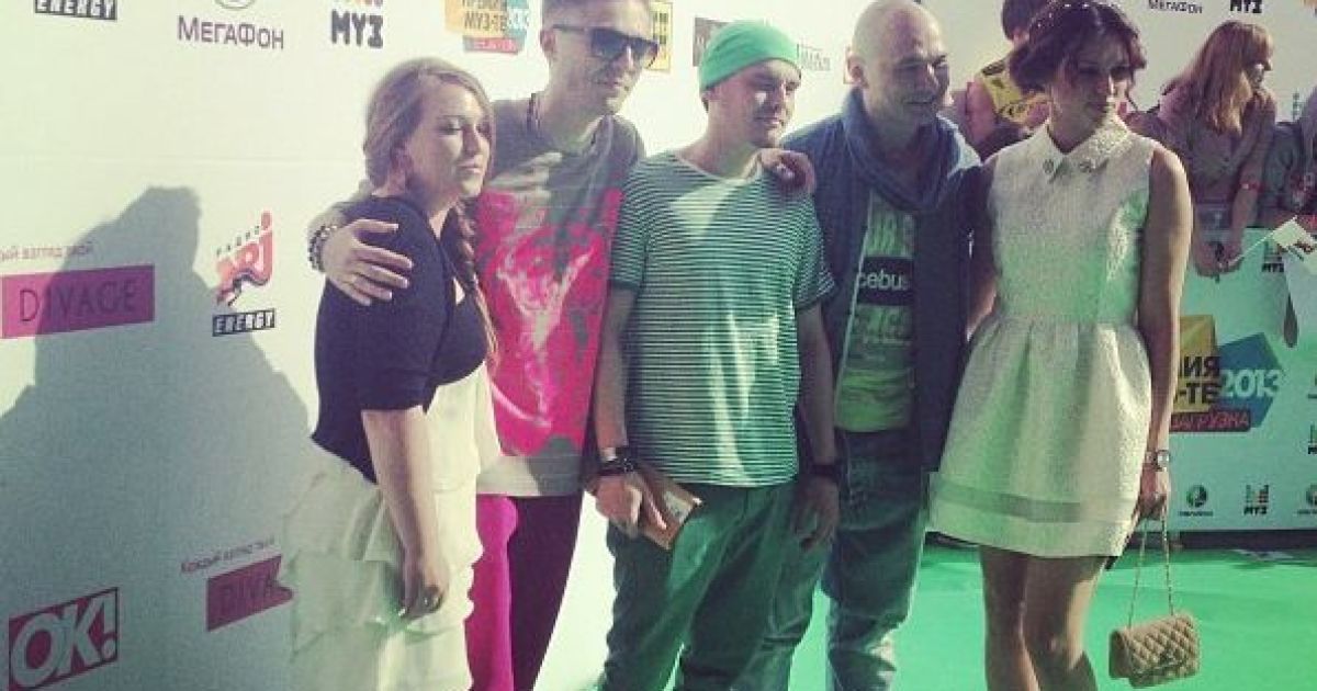 Зірки хизуються нарядами на зеленій доріжці / © Instagram