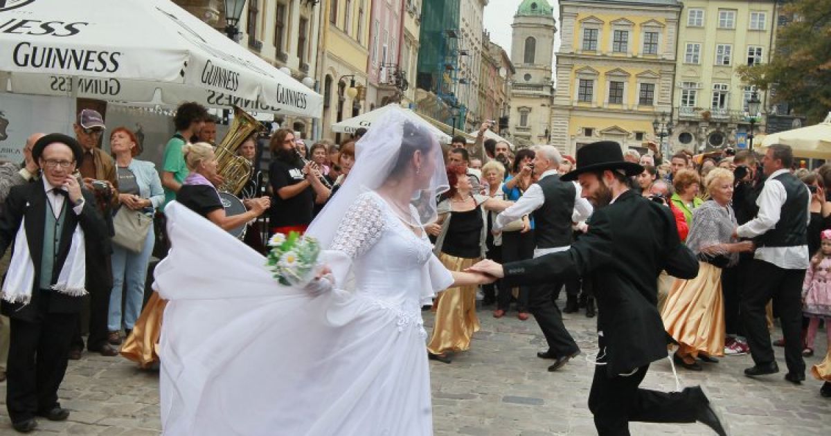 У Львові пройшло театралізоване дійство "Єврейське весілля в Галичині"