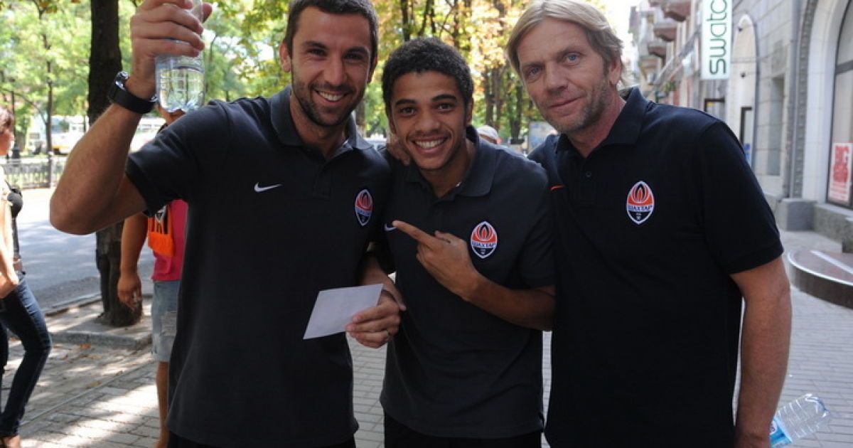 Прогулянка гравців "Шахтаря" у Дніпропетровську / © shakhtar.com