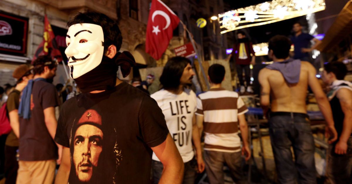 Протестувальники активно використовують мікроблоги для оперативного обміну даними