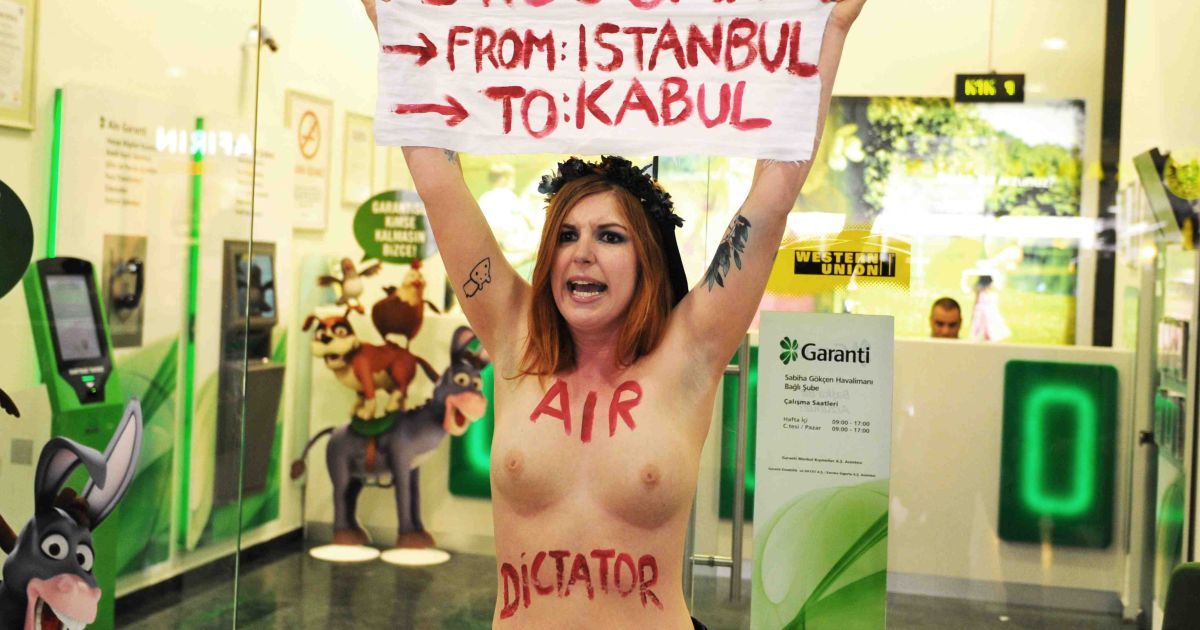 Активістка FEMEN роздяглася для Ердогана