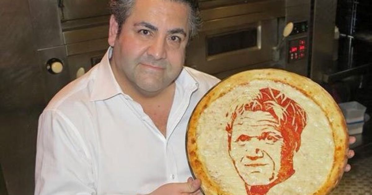 Доменіко Кролла робить портрети на піці / © ВКонтакте