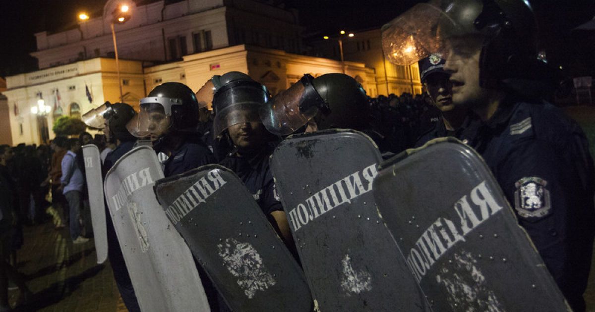 Болгари тримали в страху парламент та билися з поліцією / © Фото EPA/UPG