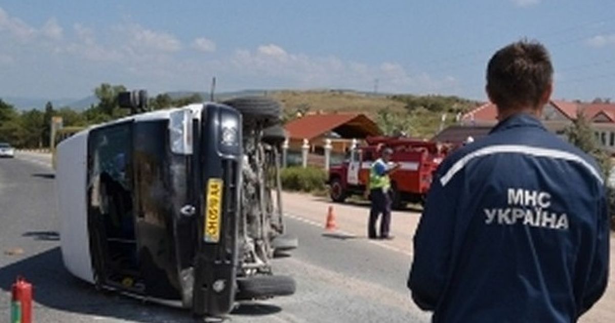 Автобус перекинувся на трасі Севастополь&ndash;Балаклава