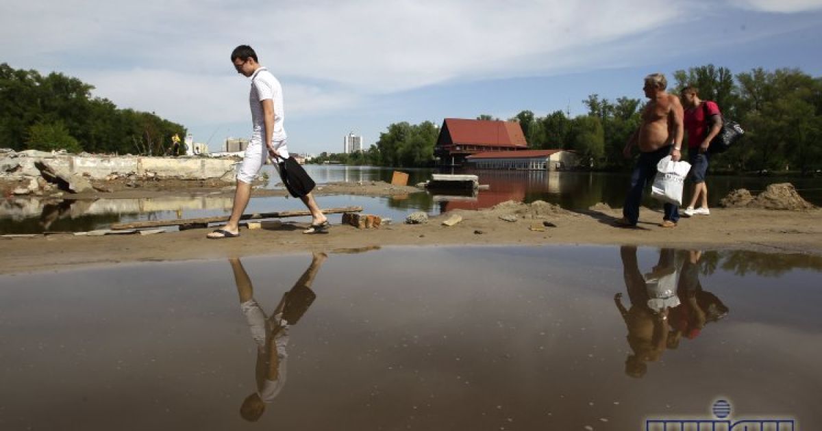 У Києві затопило територію Гідропарку / © УНІАН