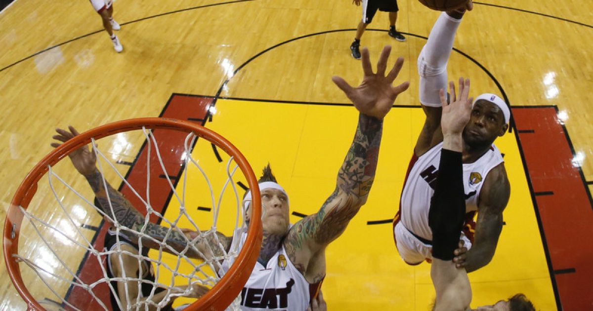 Леброн Джеймс закинув майже третину очок "Маямі"