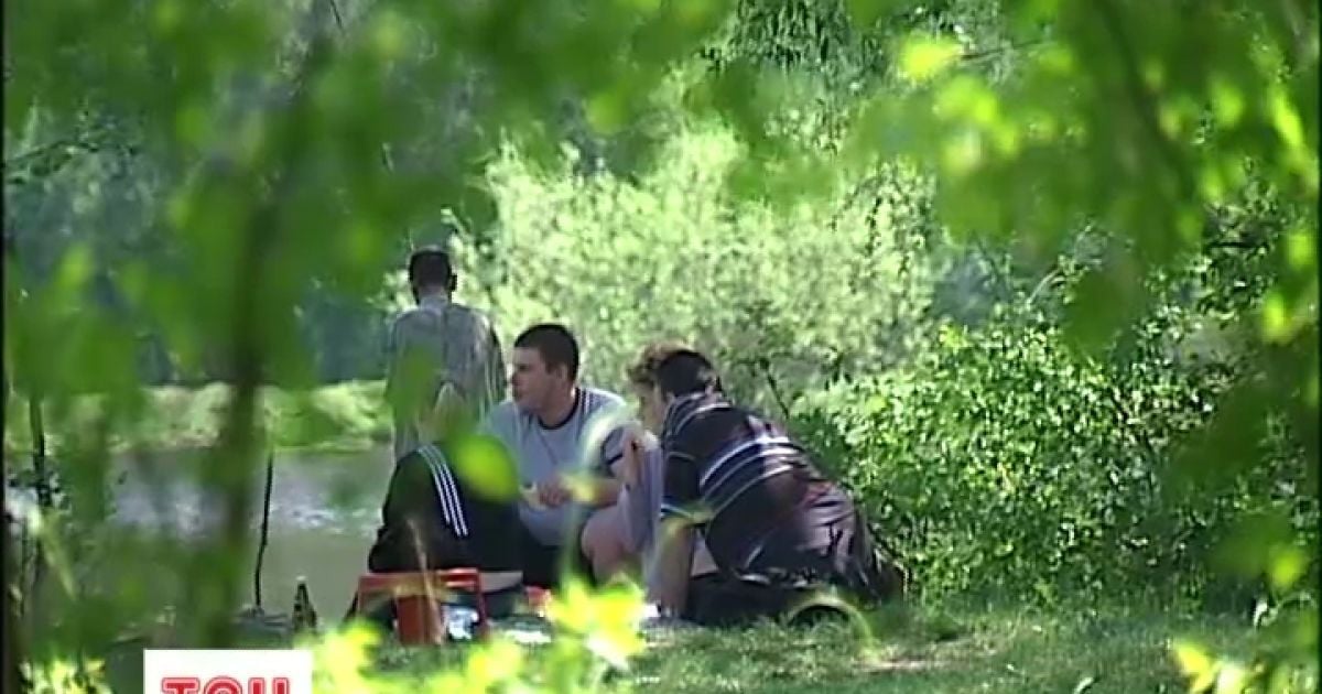 Кияни через святкові шашлики завалили столицю тоннами сміття