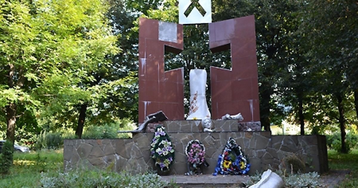 Невідомі знищили пам'ятник УПА.