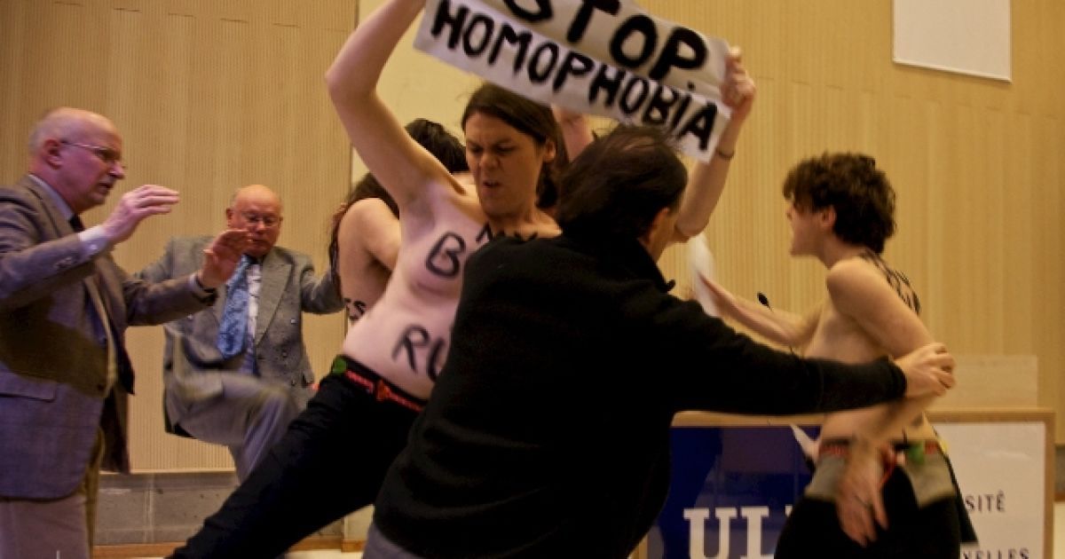 FEMEN накинулися на архієпископа Бельгії / © femen.org