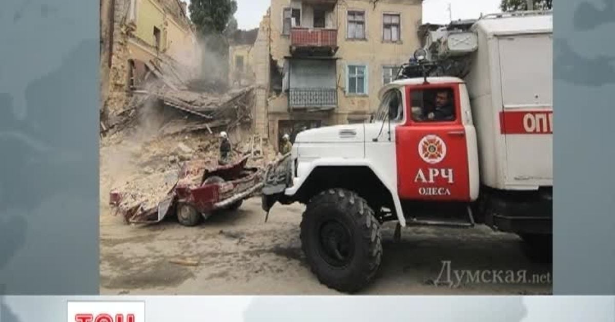 Рятувальники витягли чоловіка з-під завалів будинку в Одесі