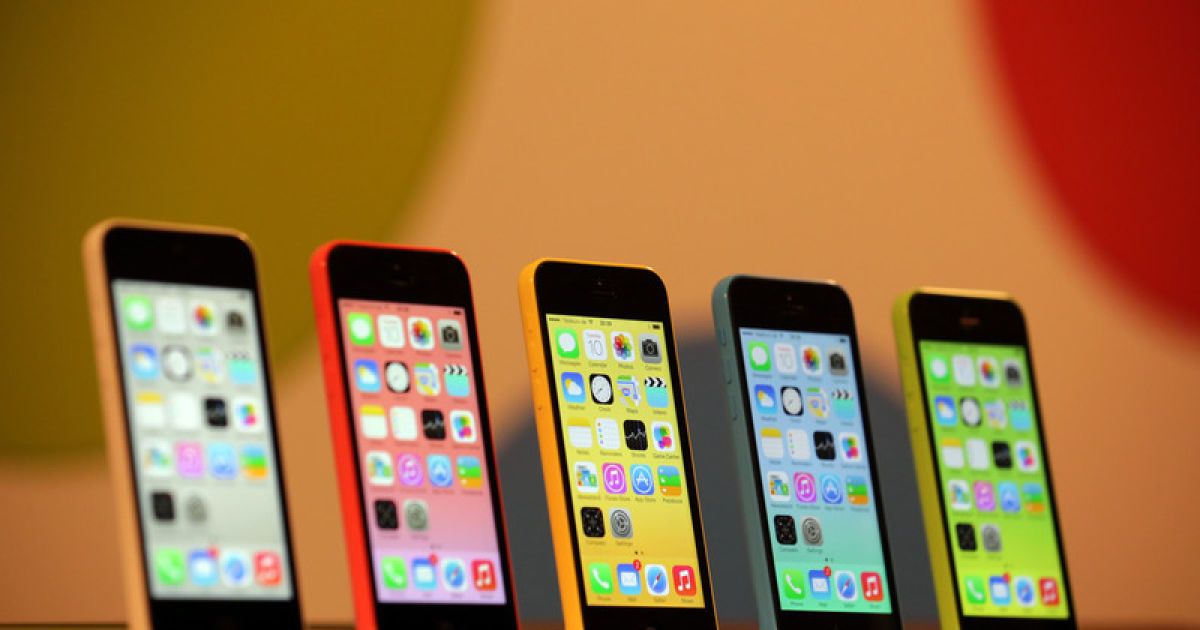 Повіривши рекламі, власники iPhone почали топити свої смартфони