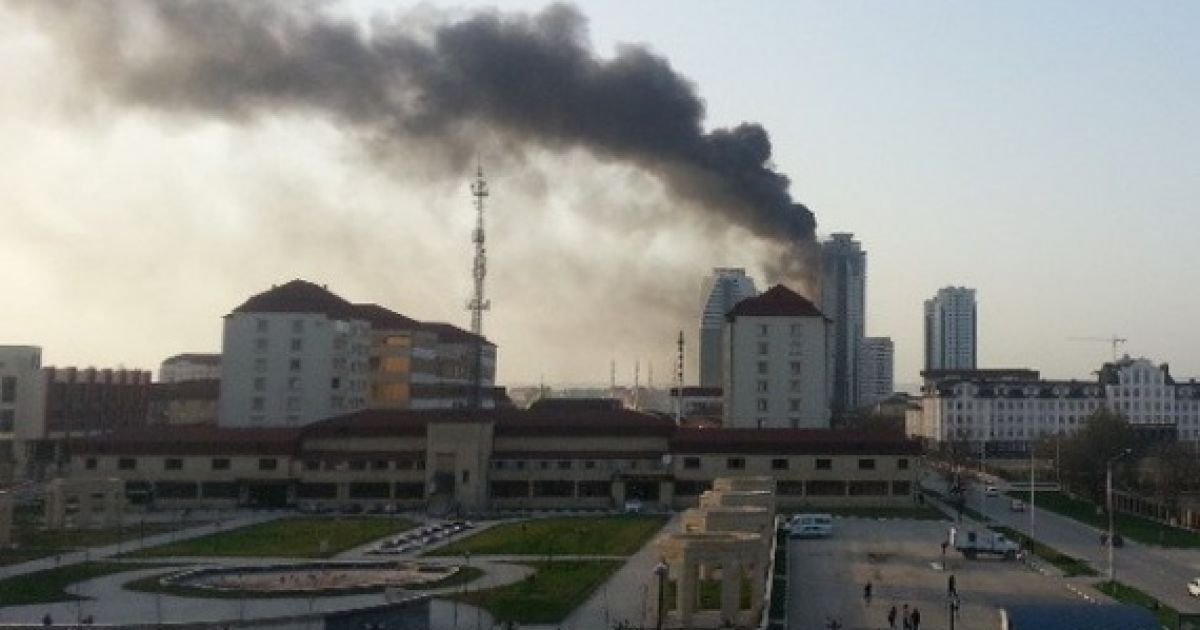 У Центрі Грозного палає елітна багатоповерхівка / © Илья Варламов/zyalt.livejournal.com/