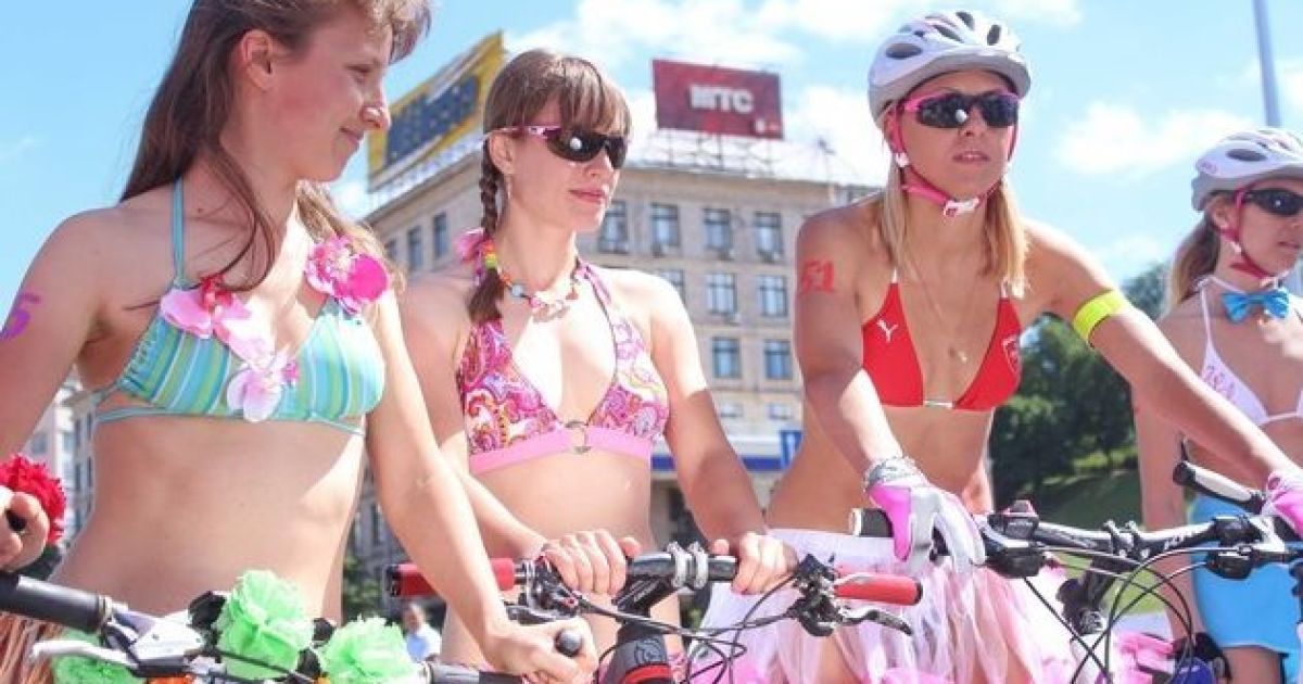 Київський велозаїзд дівчат у купальниках / © Сегодня