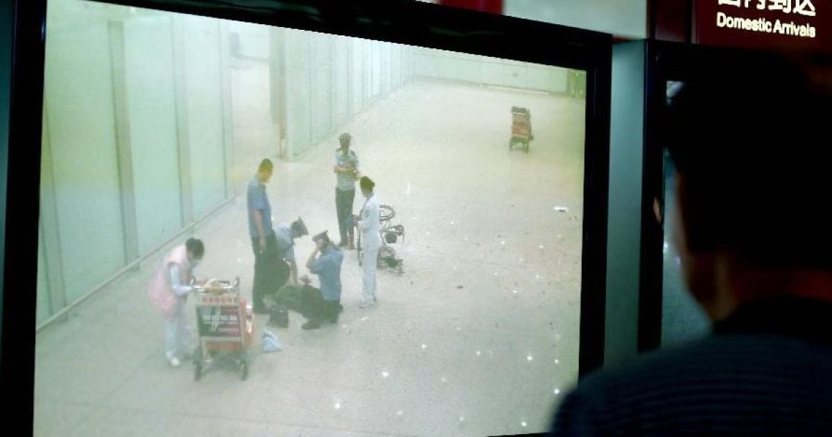 В Інтернеті з&rsquo;явились фото з усунення наслідків вибуху в аеропорту Пекіна