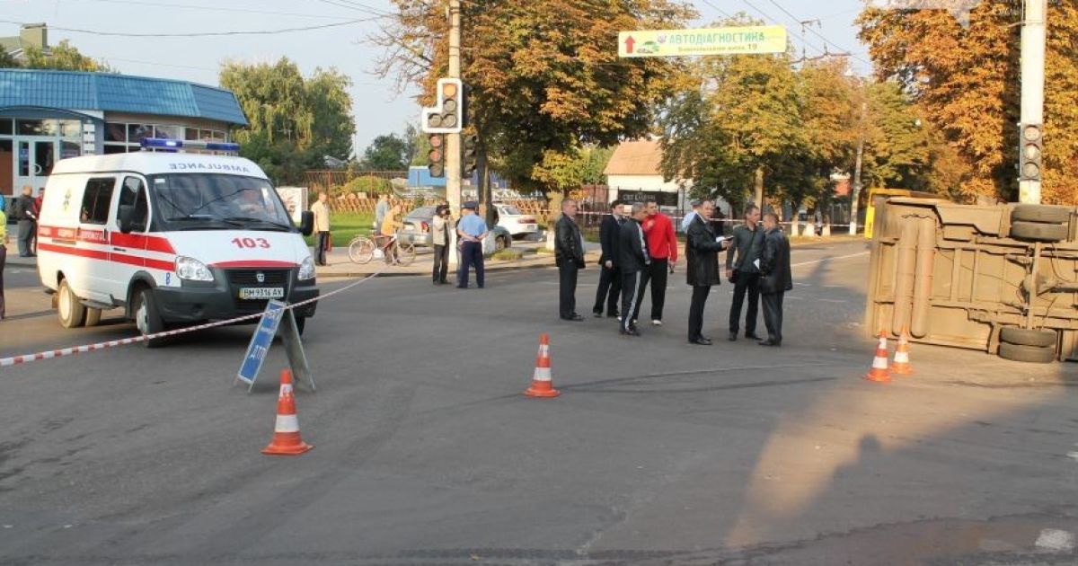 Легковик протаранив маршрутку та врізався у будинок / © facebook Марії Гусєвої