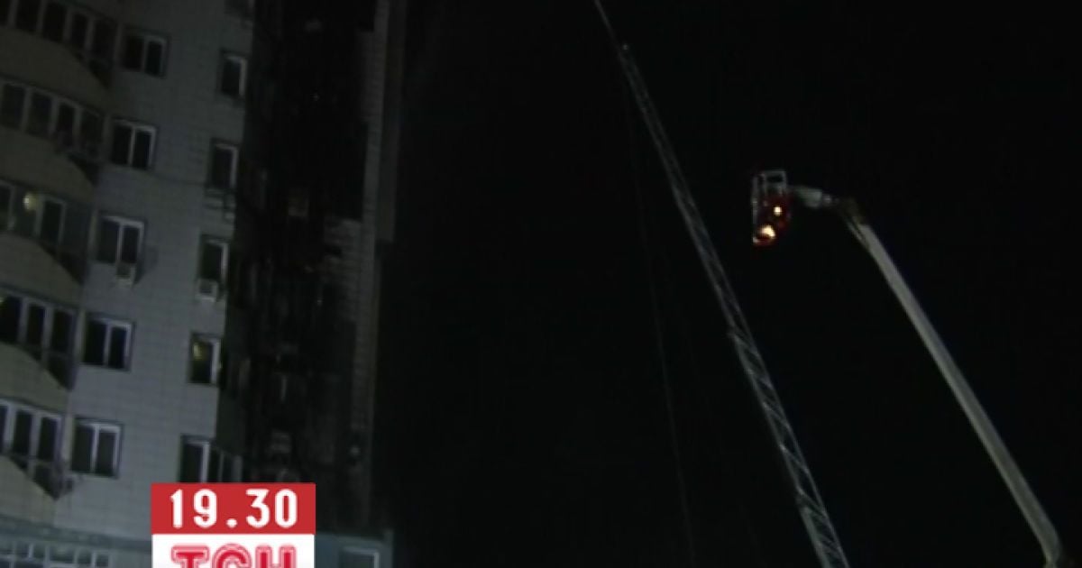 Мешканці погорілого будинку на Шулявці запаслися протигазами і комплектами при евакуації
