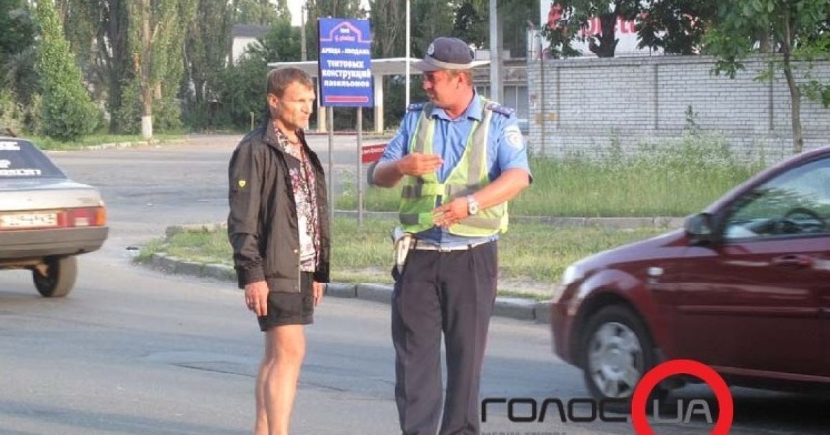 Олег Скрипка дає свідчення співробітнику ДАІ