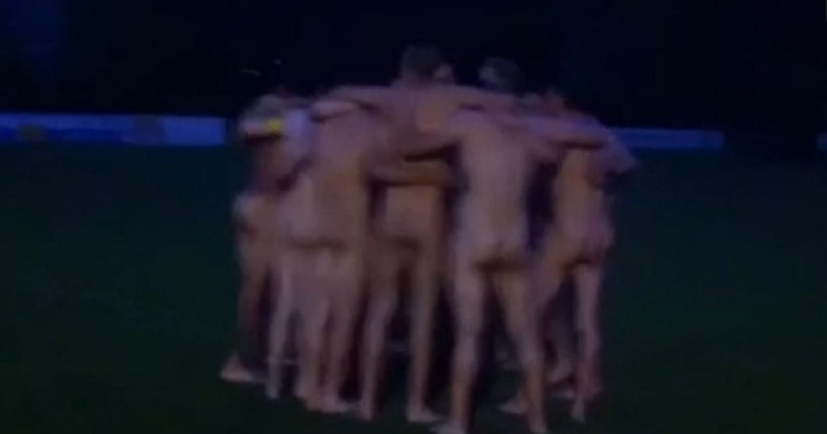 Футболісти танцювали і співали голяка