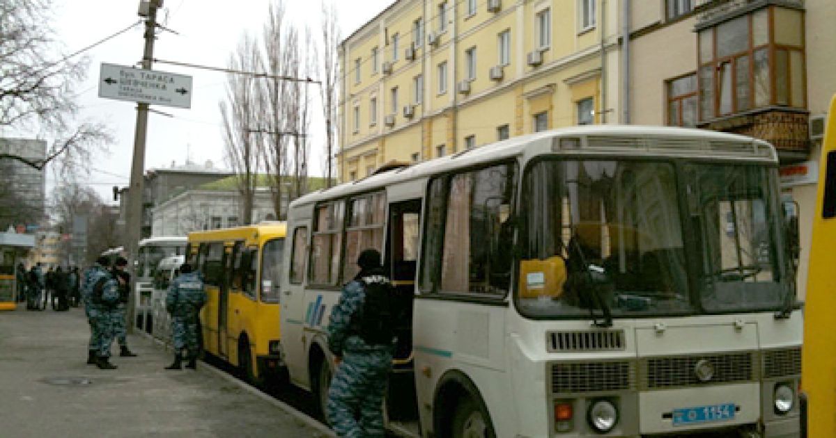До парку Шевченка вже стягують "Беркут"