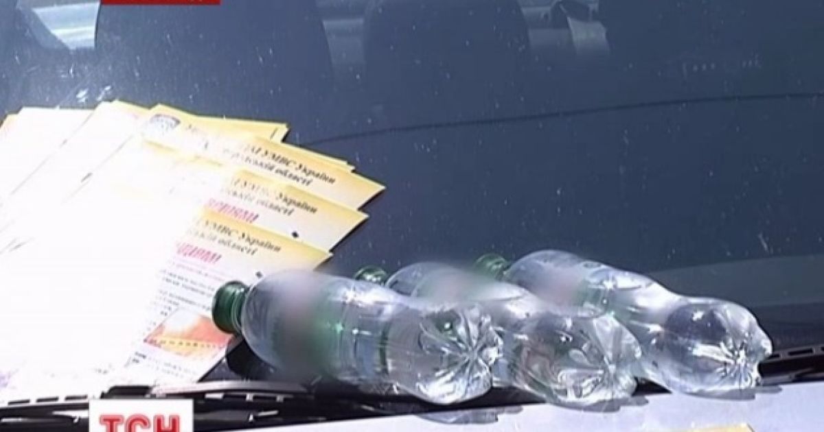 У спеку працівники ДАІ пропонують водіям мінералку