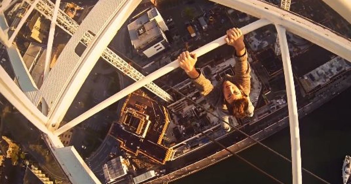 Джеймс Кінгстон зустрів світанок на висоті. Скріншот з відео