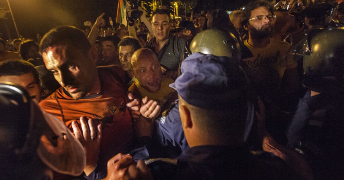 Болгари тримали в страху парламент та билися з поліцією