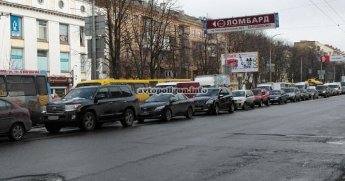 ДТП призвела до величезної "тягнучки"