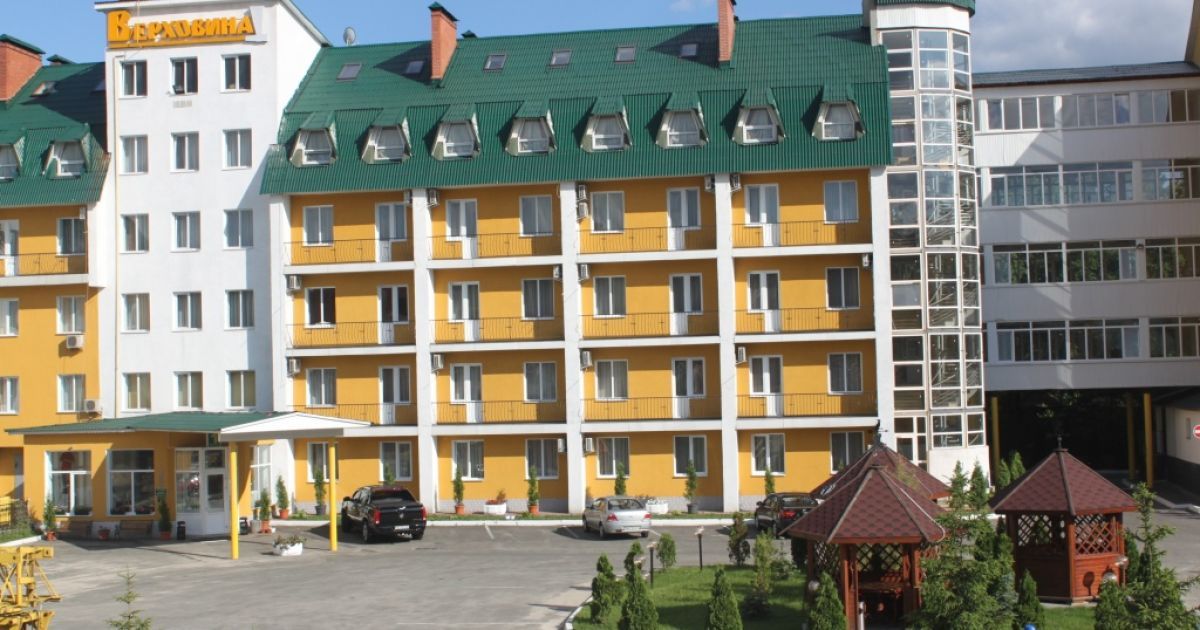 Пожежу у п&#039;ятиповерховій будівлі не можуть загасити вже дві годни
