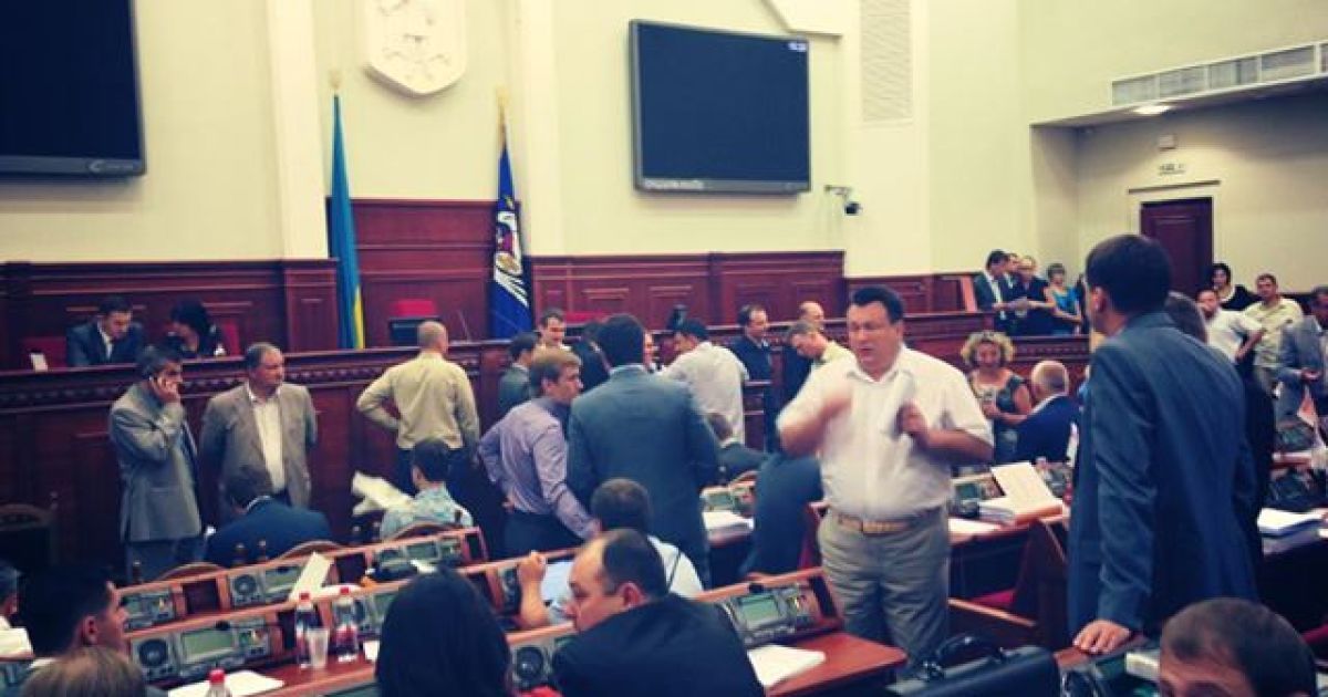 Активісти вимагають провести вибори у столиці