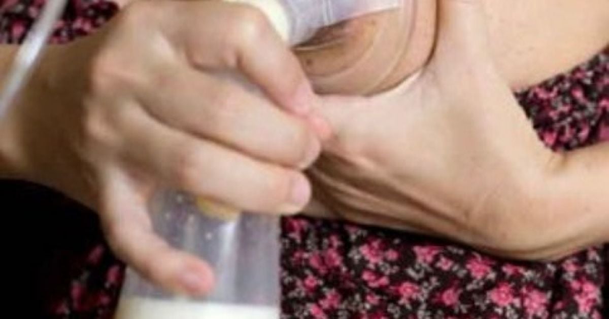 Китайські багатії наймають годувальниць для себе.