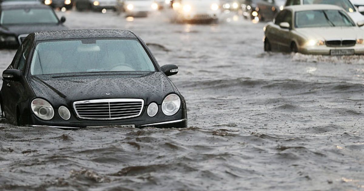Злива паралізувала російські міста