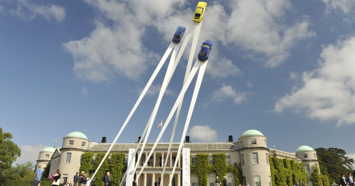 Статуя  Porsche 911 в Гудвуд-парку / © topgir.com.ua