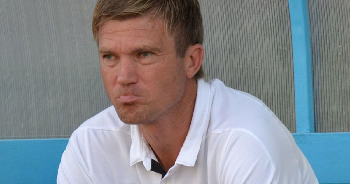 Максимова звільнено